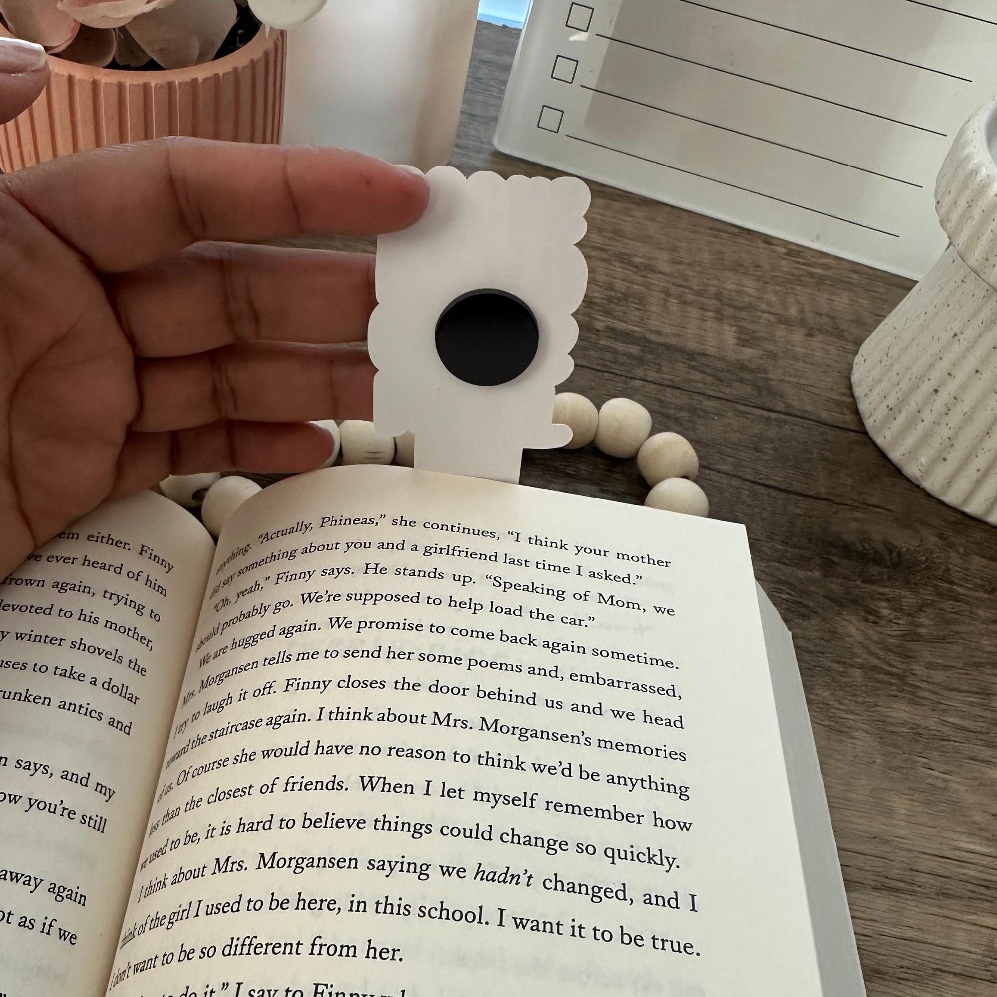 Hot Girls Read Books Magnetic Bookmark, Cute bookmark, Bookish Gift for Readers, Cute Book Accessories, Magnetic Page Holder for Book Lovers